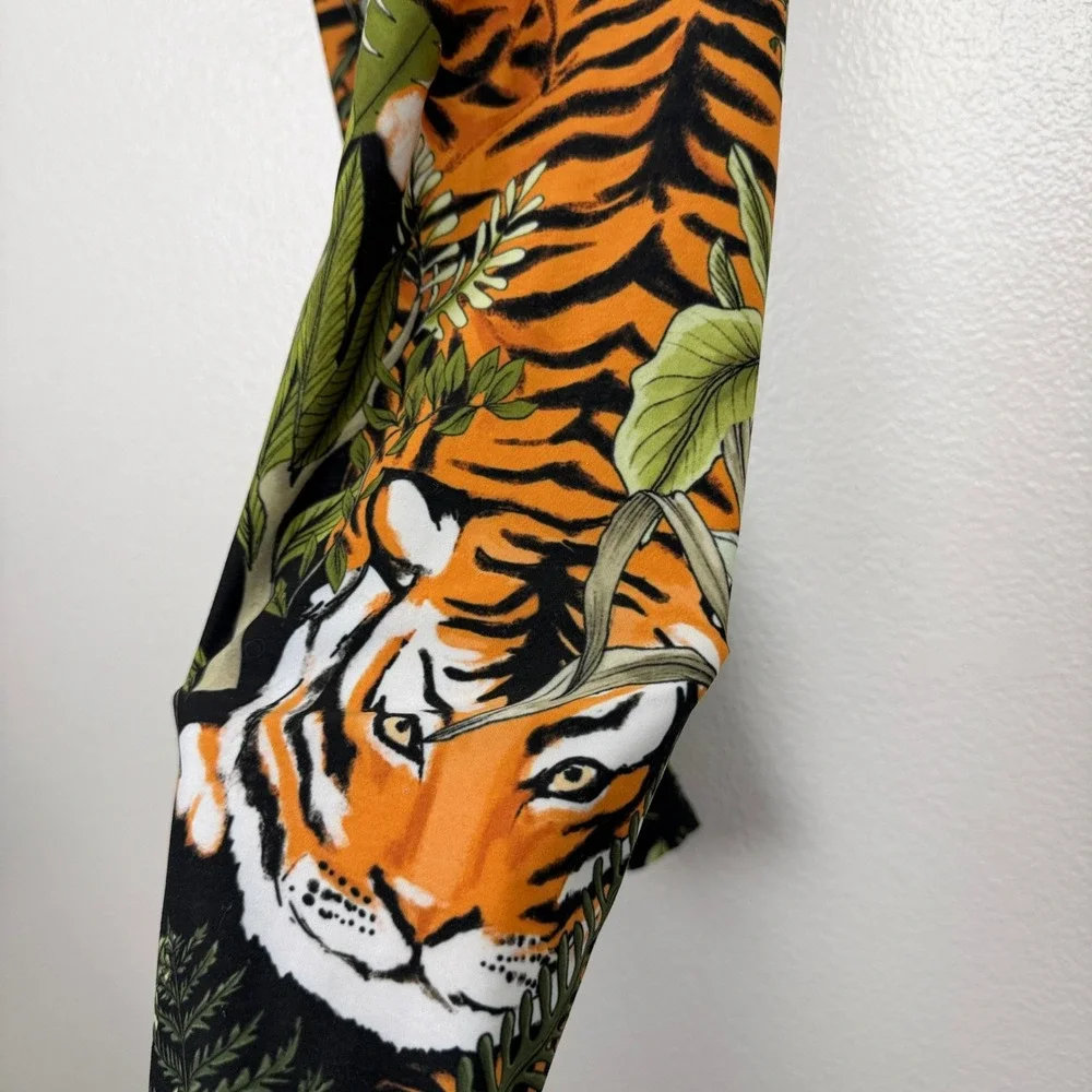 Yoga Democracy Leggings Womens XS Black Green Tiger Jungle Botanical Print Capri - Picture 4 of 9